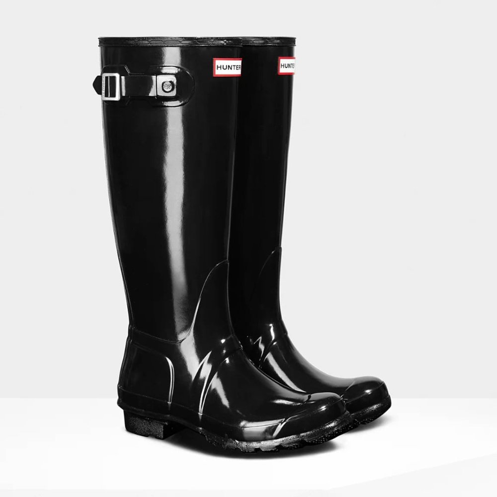 Hunter Tall Gloss Rain Boots + Fleece Boot Socks